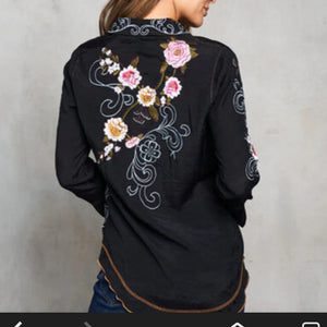 PAPARAZZI - Embroidery Black Blouse