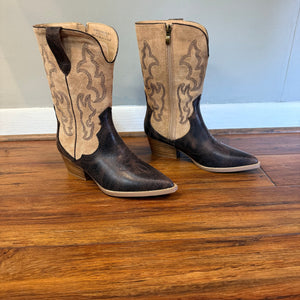 HEY GIRL BY CORKYS - Two-toned Brown Boots