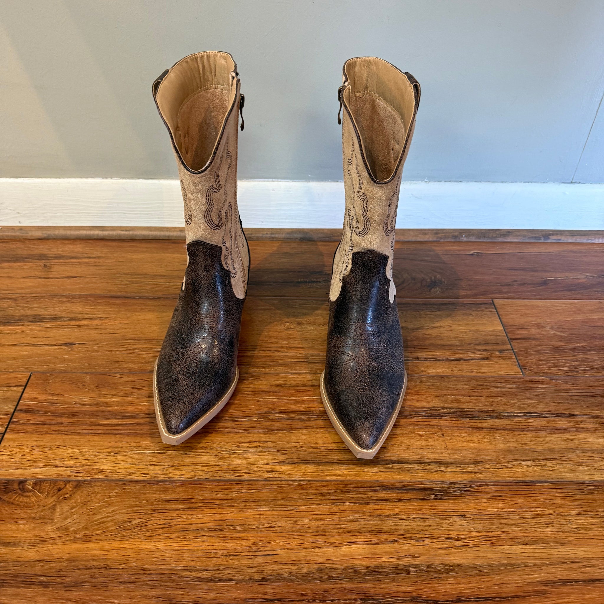 HEY GIRL BY CORKYS - Two-toned Brown Boots