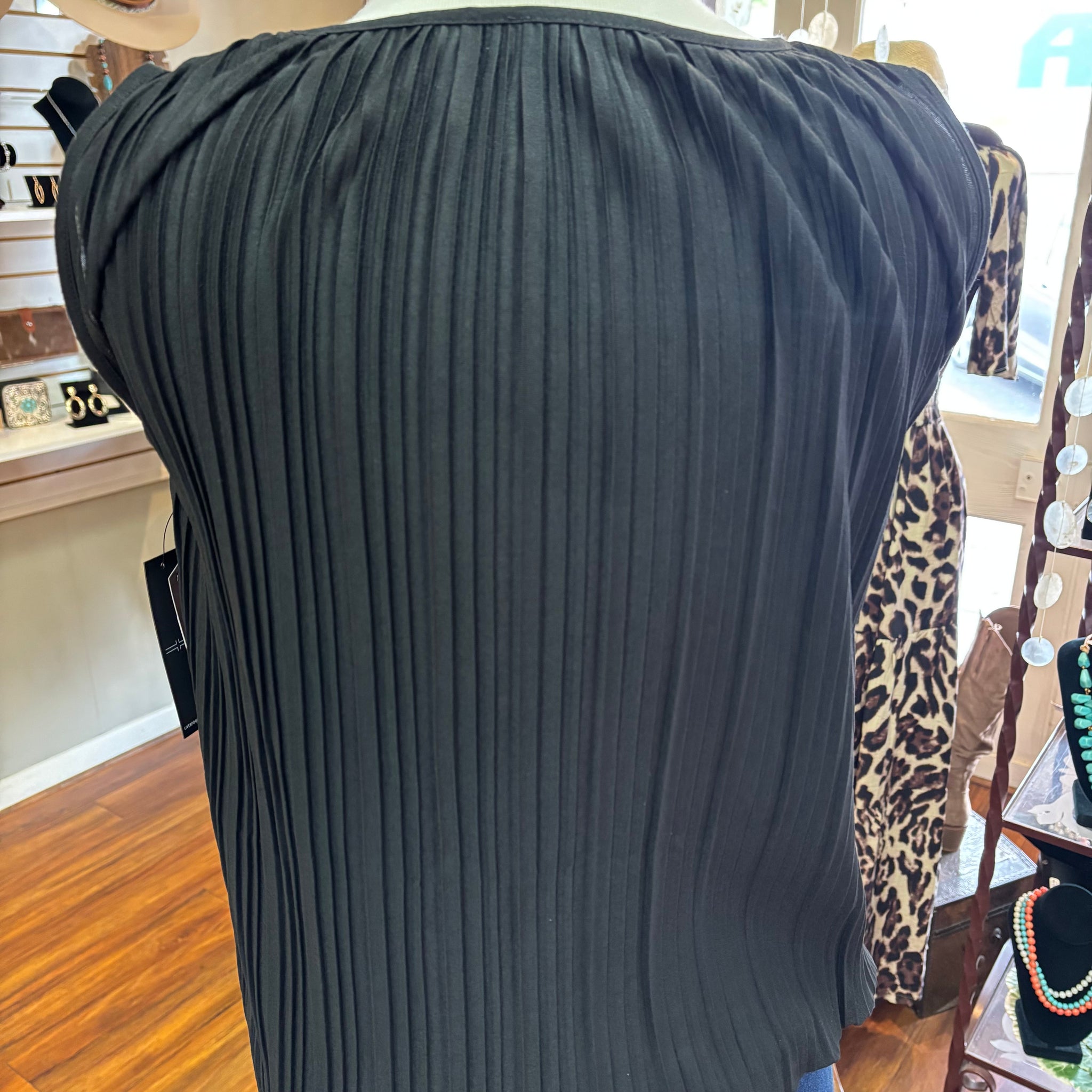 LIVERPOOL - Solid Pleated Black Top