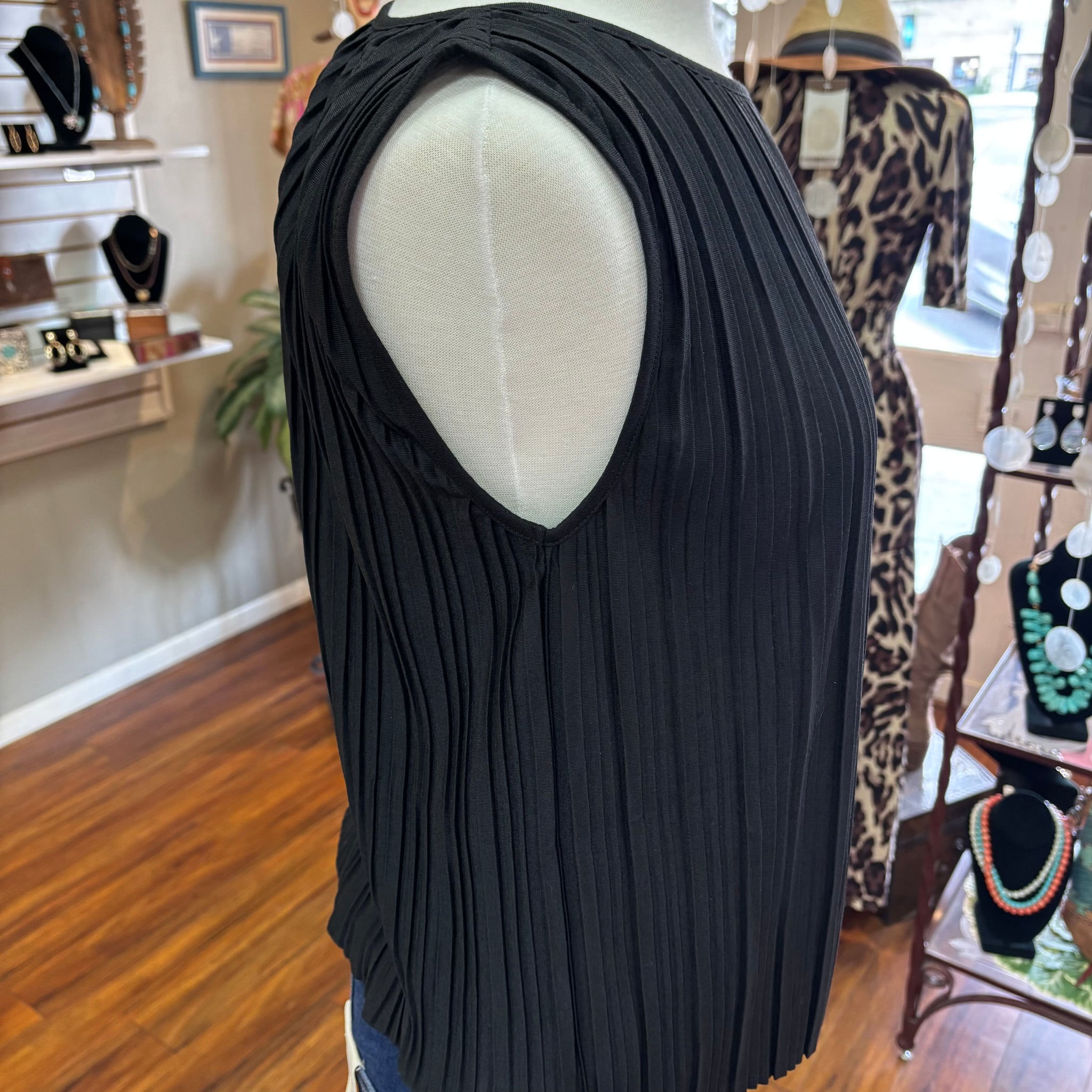 LIVERPOOL - Solid Pleated Black Top
