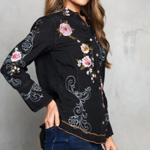 PAPARAZZI - Embroidery Black Blouse