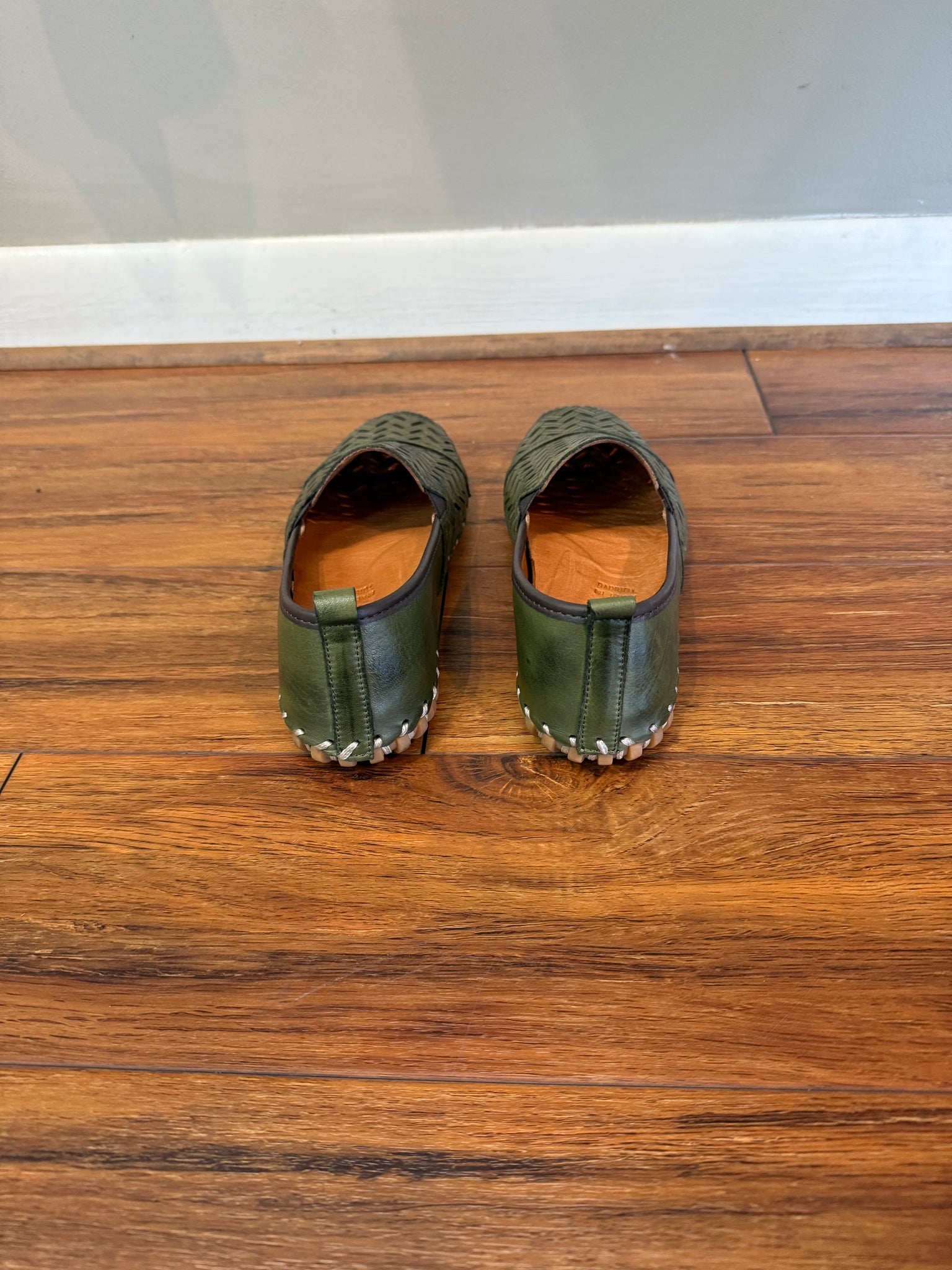 SPRING STEP - Olive Green Leather Slip Ons