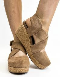 CORKYS - Tan Suede Sandals
