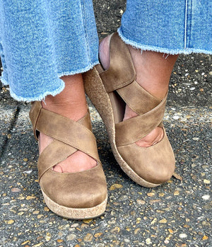 CORKYS - Tan Suede Sandals